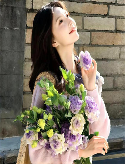 《山丹丹花儿开》不同导演版本比较：艺术风格差异经济分析，修复重制